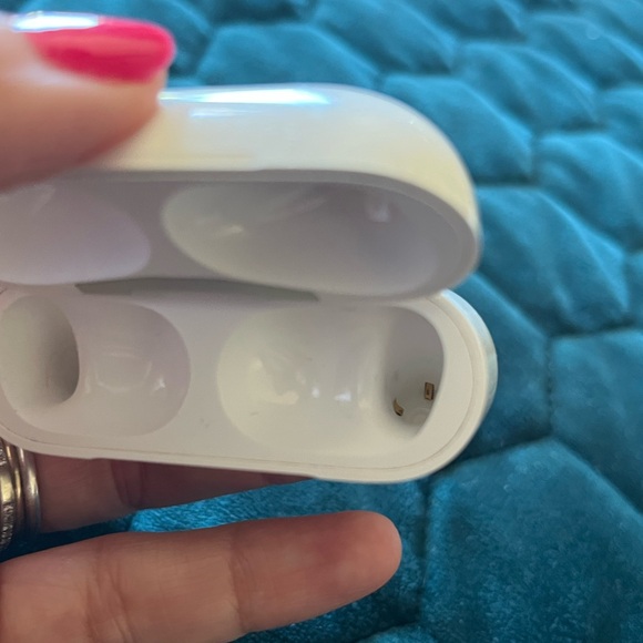 Replacement- Apple AirPod Pro Charging CASE ONLY- 1st gen, model A2190 - Picture 6 of 8